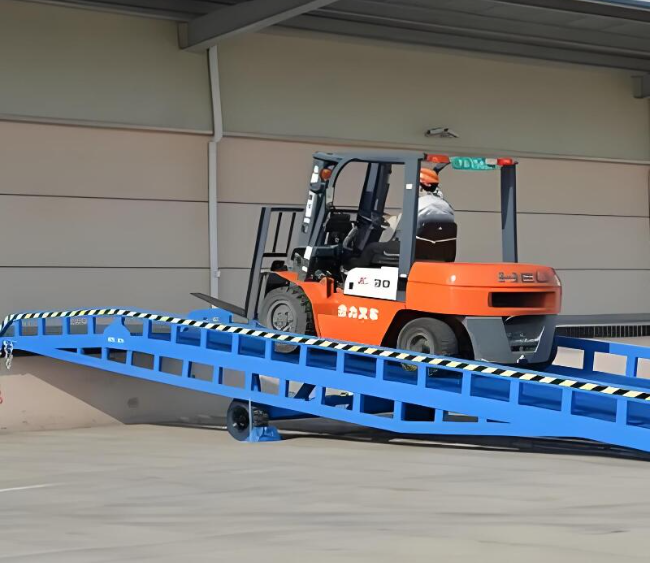 梅州移动式卸货平台（叉车用）